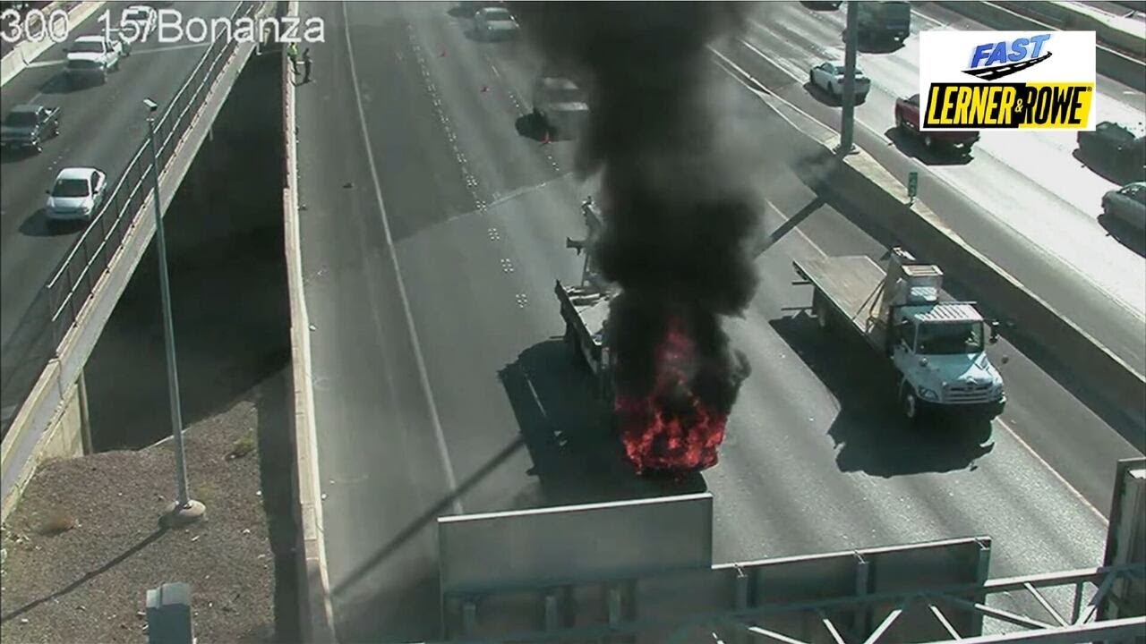 Пожар грузовика перекрыл движение по нескольким полосам на трассе I-15 вблизи центра Лас-Вегаса