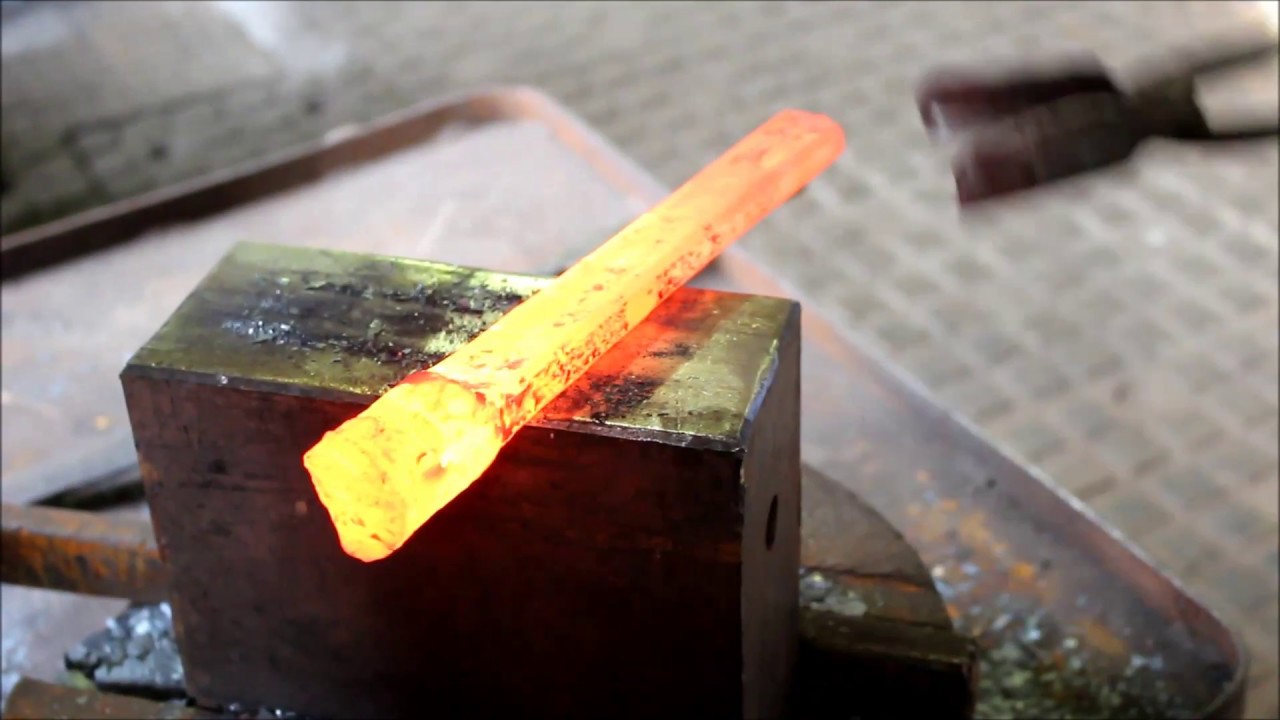 Blacksmith. В кузнице У Александра Анатольевича.Прошивка отверстий.Ковка инструмента