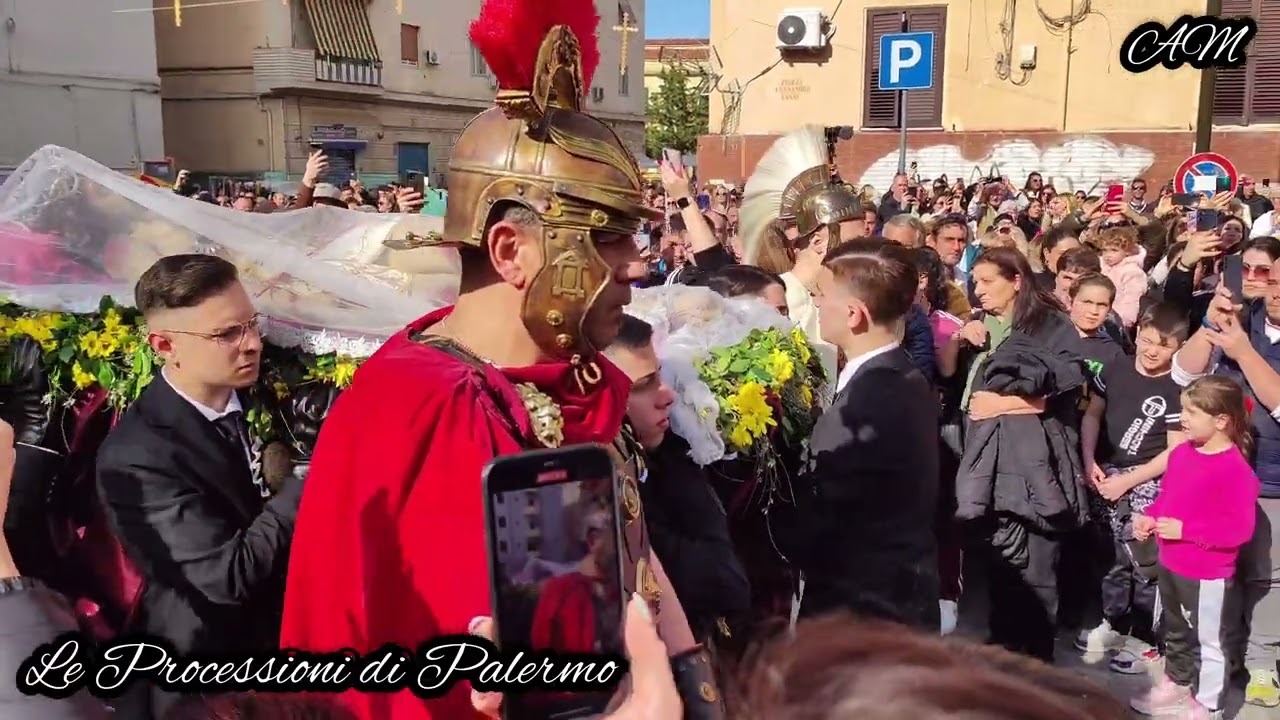 L'ingresso in piazza del Cristo morto (Venerdì Santo ai Fornai 2023 4K)