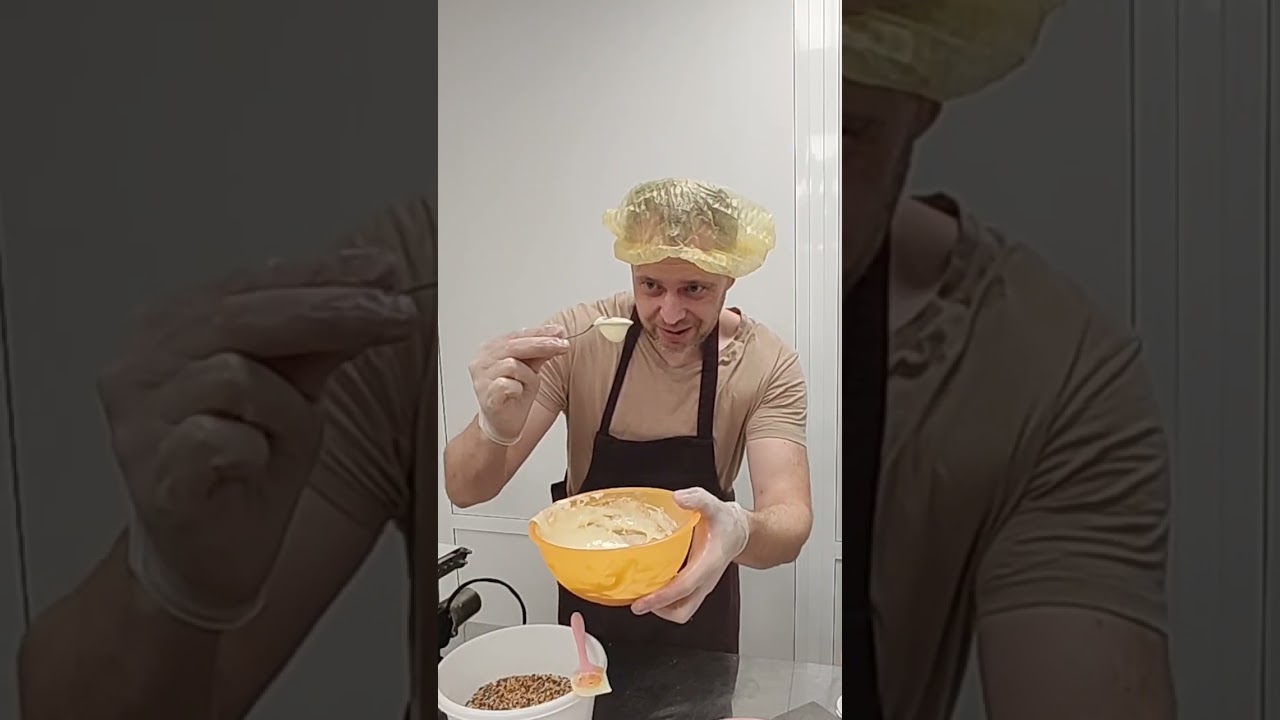 Готовим лакомства для попугайчиков. Медовые палочки с крючками на формовочной машине.