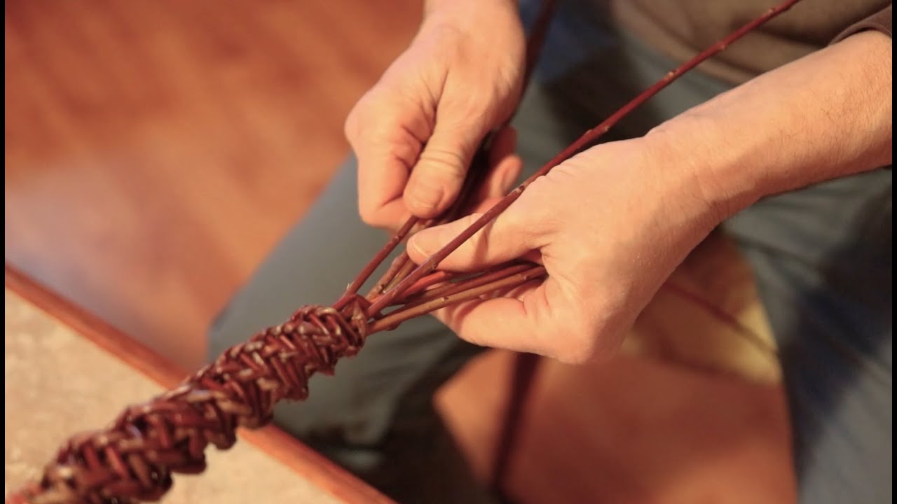 Ako upliesť veľkonočný korbáč na šibačku?