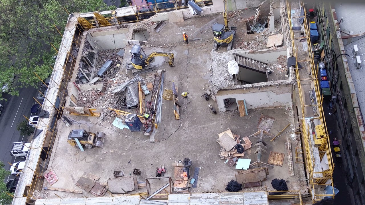 600x timelapse of the demolition of a 5 story building