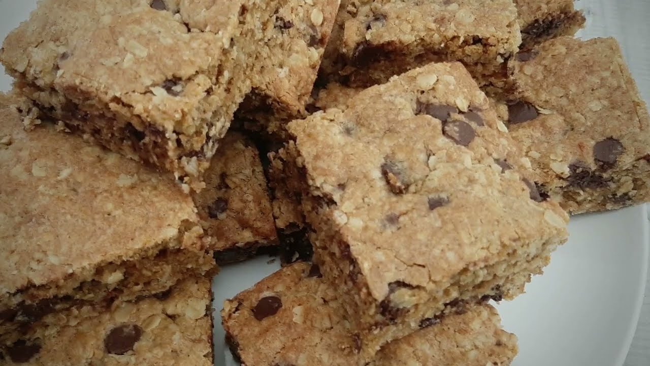Easy Chocolate Chip Oat Bars