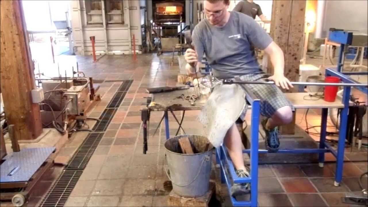 Handblown wine glass in 10 minutes : Simon Pearce glassware