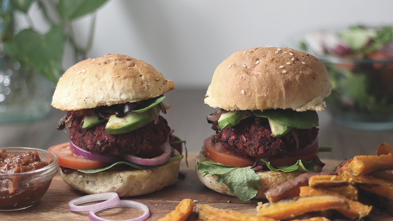 How to make CHICKPEA BEET BURGERS