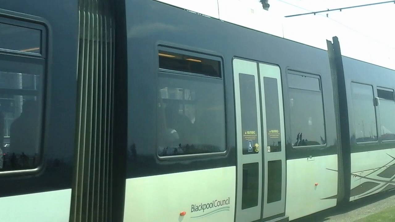Bombardier Flexity 2 Close Up! Tram 004 - 29/05/16