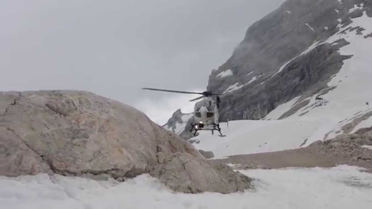 Polizeihubschrauber auf der Zugspitze / Police-Helikopter