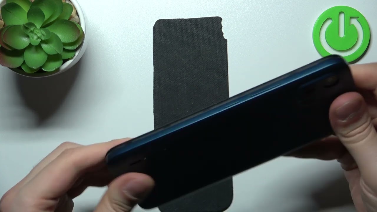 Как вставить SIM-карту в NOKIA C12 &mdash; Найдите слот для SIM-карты