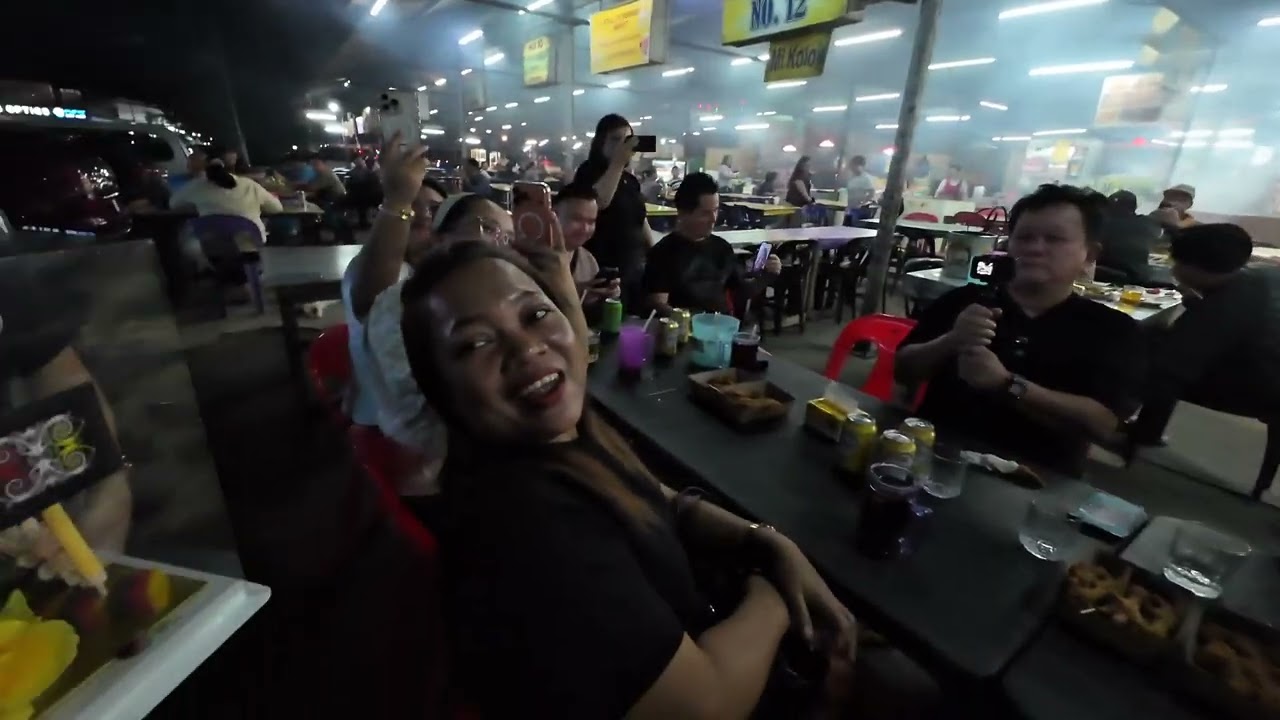 SURPRISE BIRTHDAY MUKI YANG KE-42 // RUMAH ASAP TUDAN PALING FAMOUS DI MIRI // 