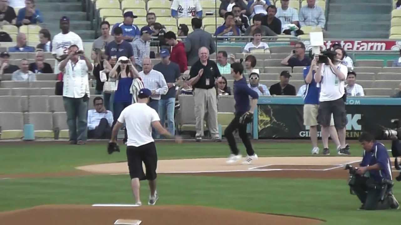 Tyler Hoechlin & Dylan O'Brien of 'Teen Wolf' Throw Out Dodger Stadium First Pitch - Nice Catch!