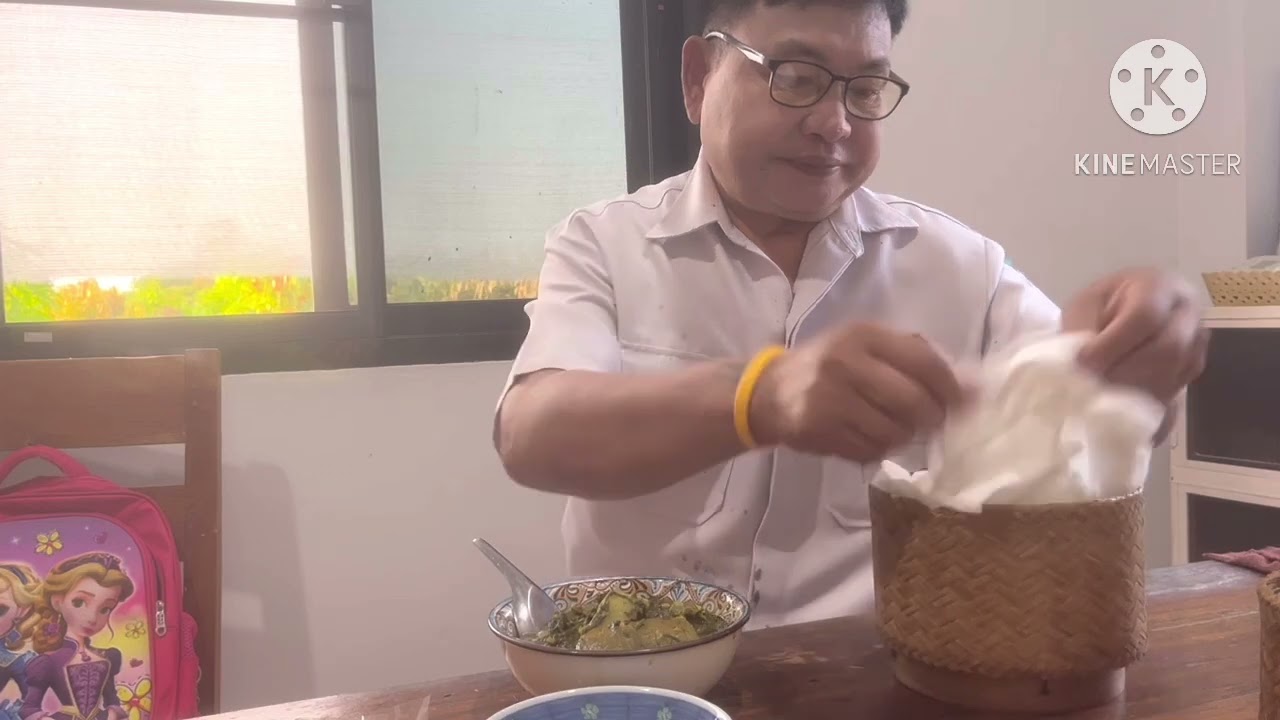 แกงผักขี้เหล็กใส่หนังหมูแซ่บมากครับ