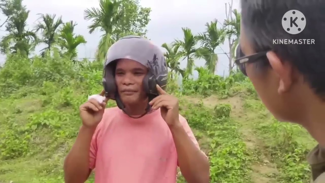 Moleng comide Gari checking Dalu Road