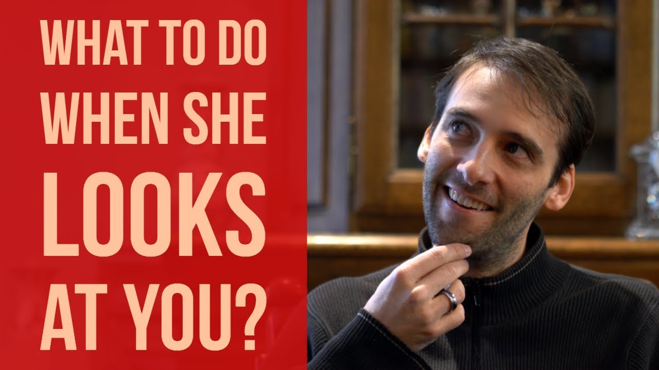 What To Do When A Girl Looks At You (Simple Yet Powerful Strategy)