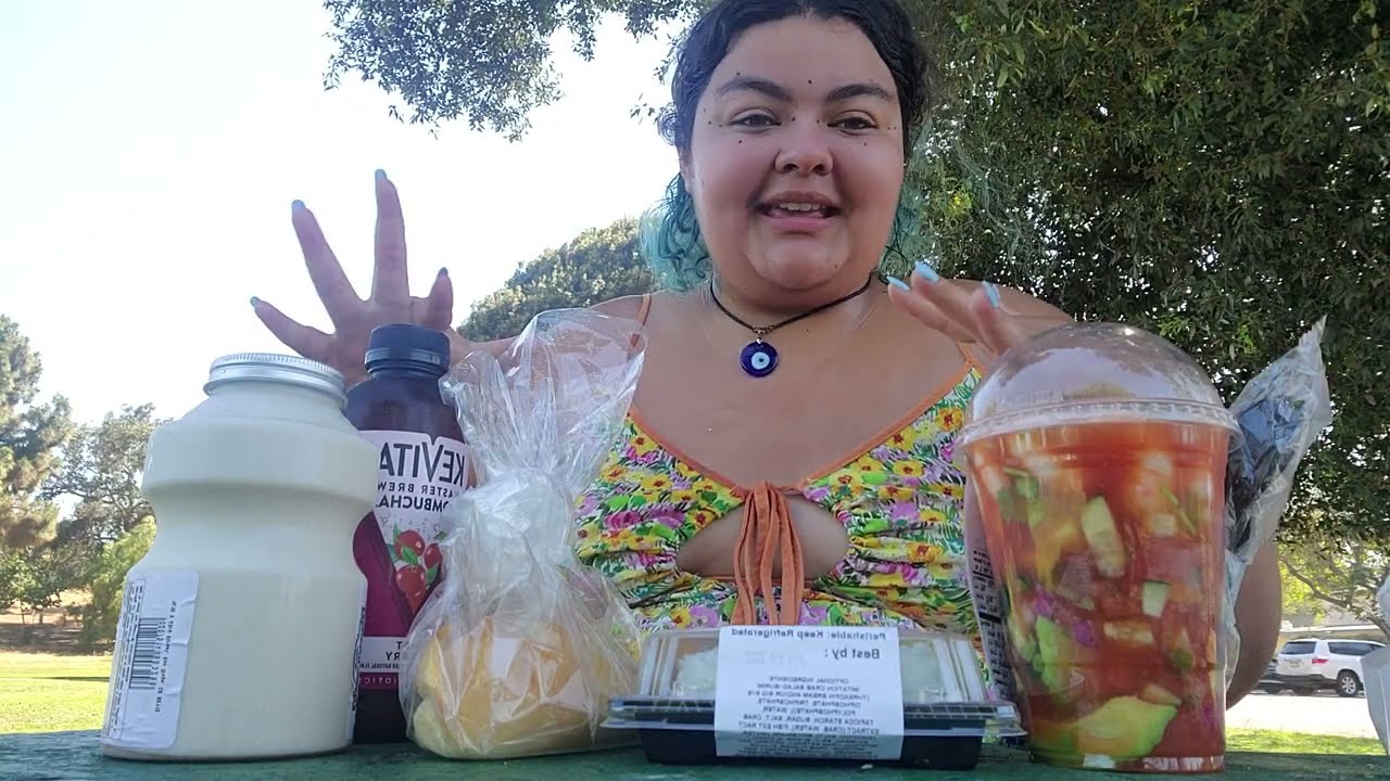 let's have a lil mukbang at the park