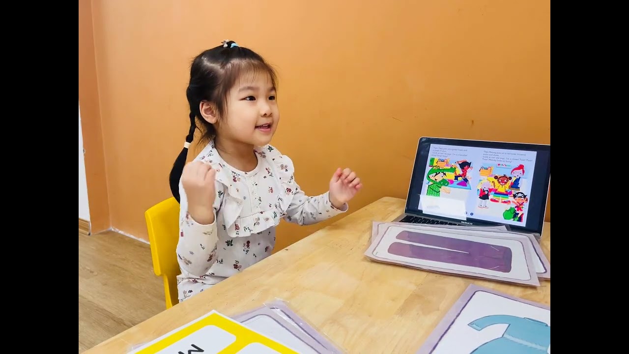 Story 4 - Let's Dress Up! - Thảo Chi