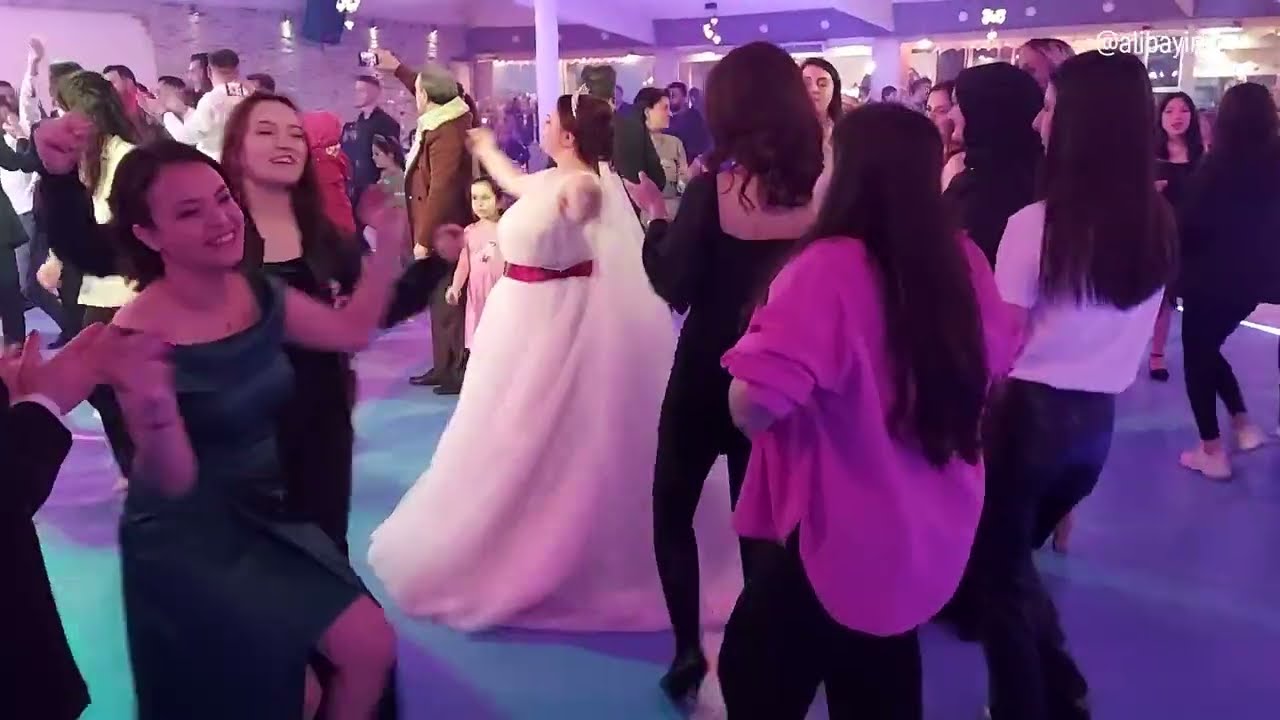 Coşkulu Düğün Baştan Sona Hareketli Oyunlar,   Kübra, Çağatay