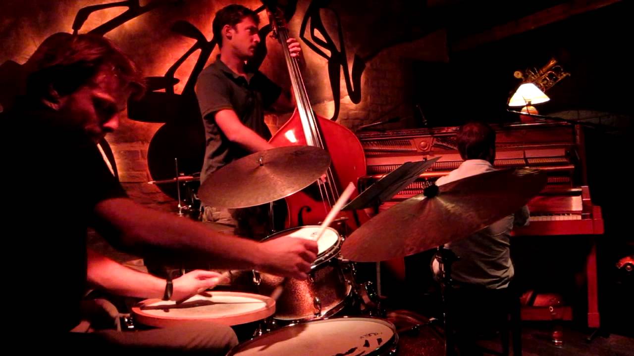 Spyros Manesis Trio at Duende Jazz Bar