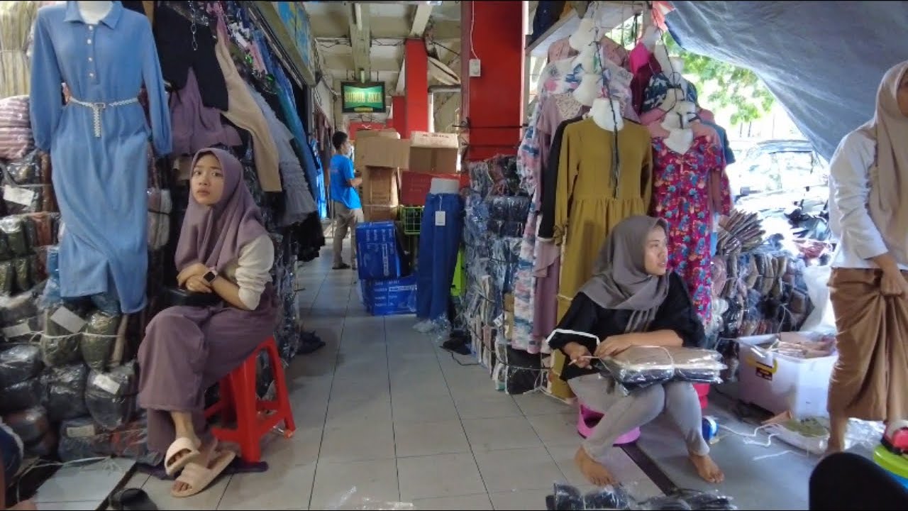PASAR KLIWON KUDUS, ONE OF THE CHEAPEST CLOTHING MARKET IN INDONESIA