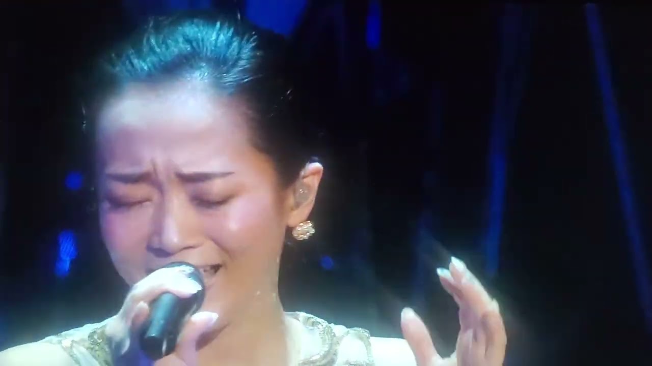 Kalafina  「red moon｣。  2026年のKalafina Anniversary LIVEの東京渋谷公演で、両日奏でられましまた。  過去のライヴ映像です。
