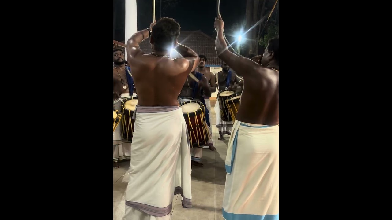 കുട്ടുമ്മേൽ ദേവിക്ക് പഞ്ഞിപ്പാലം കരക്കാരുടെ വക താലപ്പൊലി വഴിപാട്. അമ്മെ ശരണം.🙏.