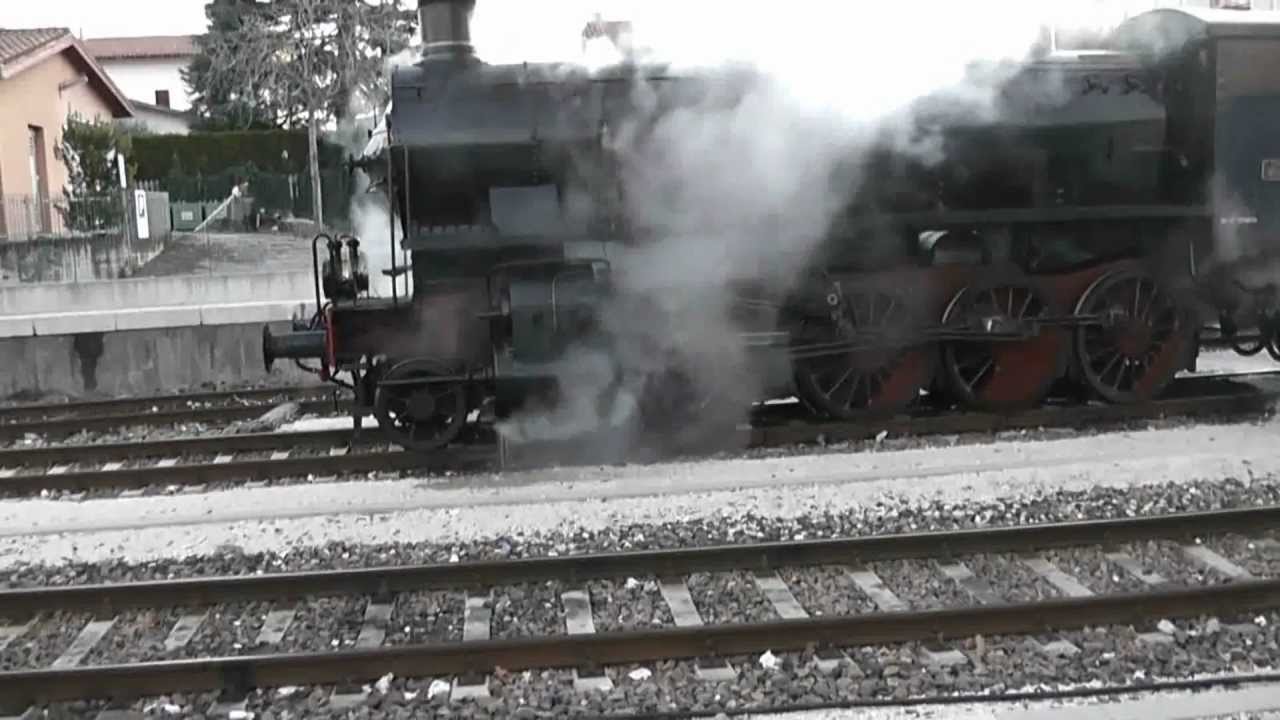 Locomotiva Vapore Gr 740 038  a Bassano spurgo acqua dai cilindri e slittamento ruote HD