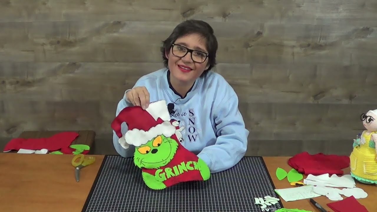 Bota navideña El Grinch. Incluye moldes (Caja de información). Yasna Pino. Casa Puchinni.