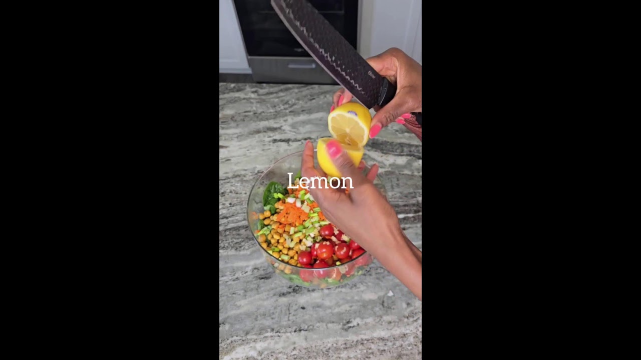 Make Lunch with me Curry chickpeas, Spinach, Carrots Salad.