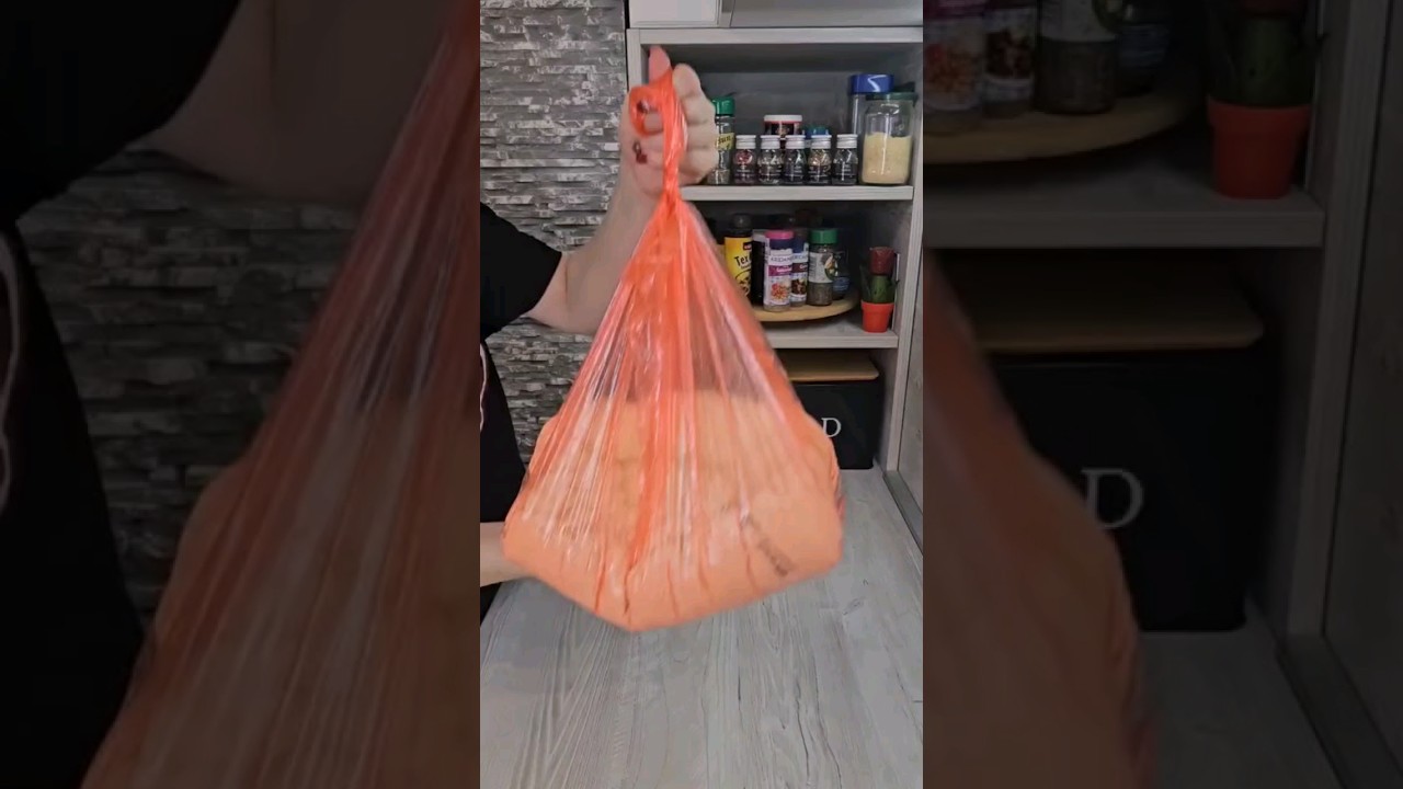 Вы замешиваете тесто, кладете его в холодильник,делаете из него все, что захотите, в течение 7 дней.