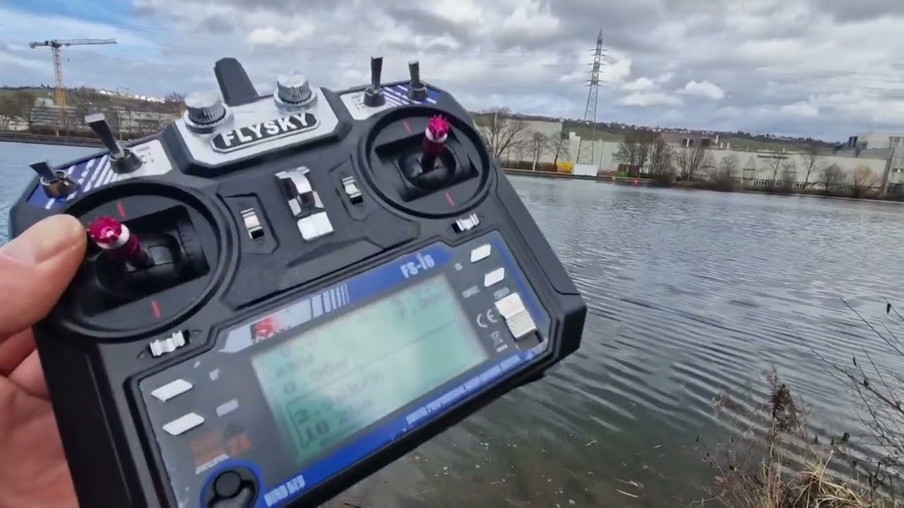 Autopilot Uniboat und Futterboot Phantom Carp Madness
