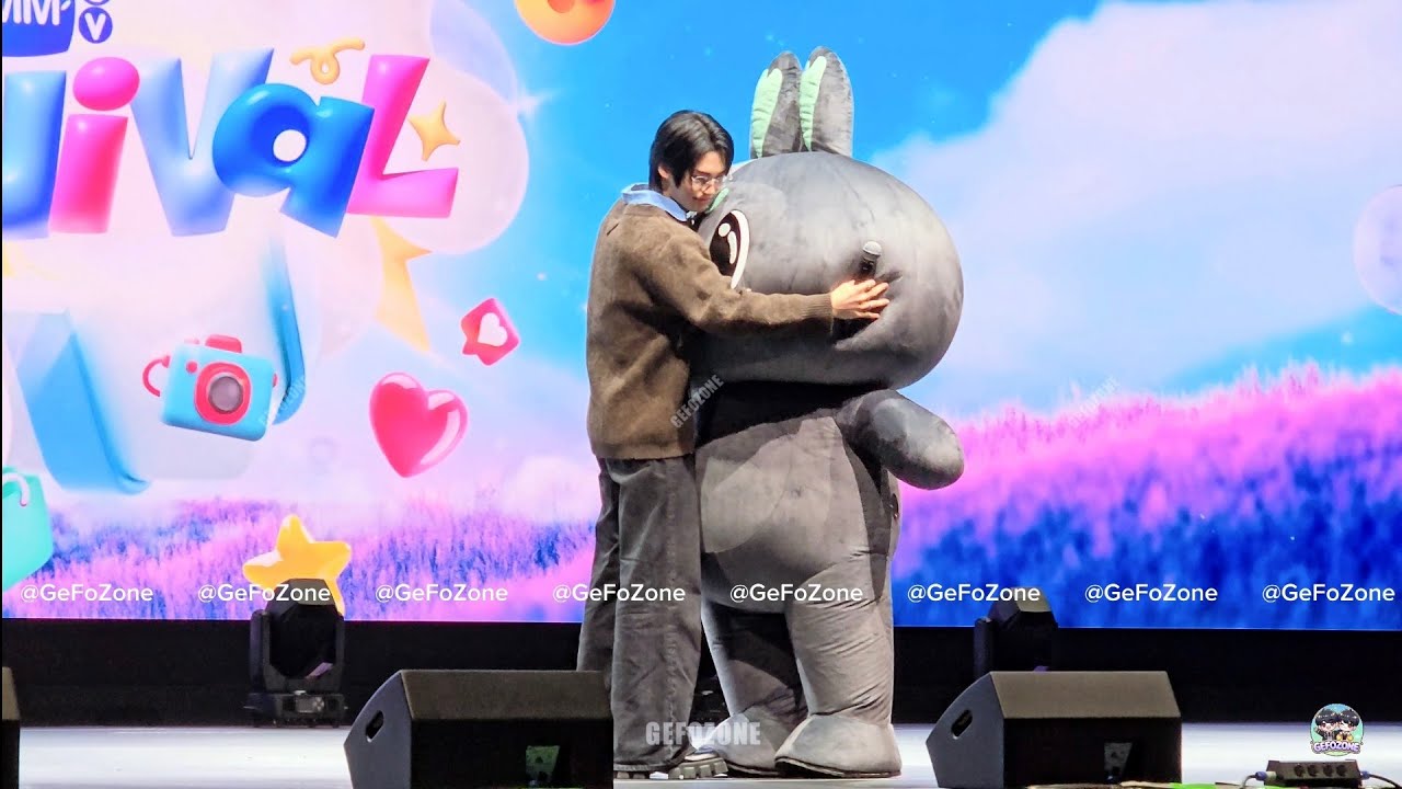 20251011 WIN พูดคุยหลัง Fansign พร้อมน้อง METAA พ่อลูกเค้าเดินแบบกันด้วย เท่มากๆ 😍😍#GMMTVFANIVALxWin