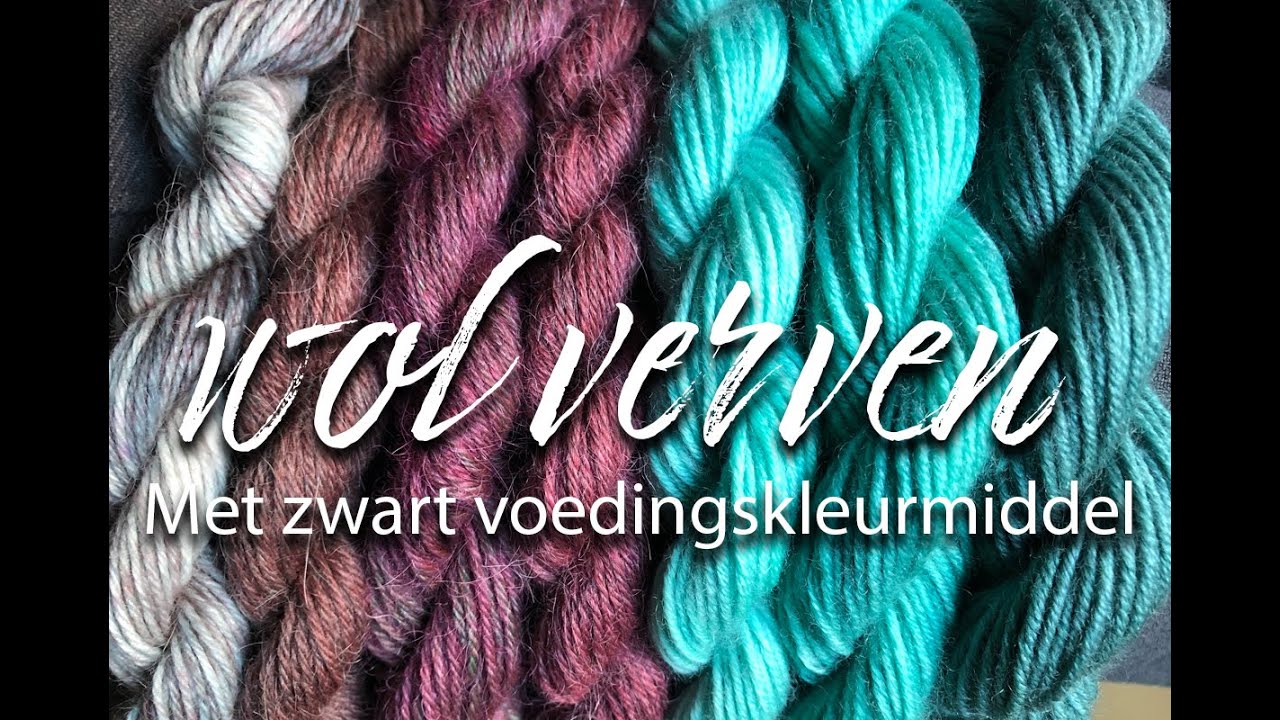 Wol verven met zwart voedingsmiddel