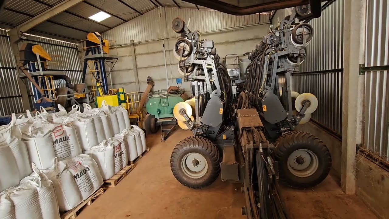 MONTAGEM DA PLANTADEIRA SOJA NO TRATOR PARA PLANTIO