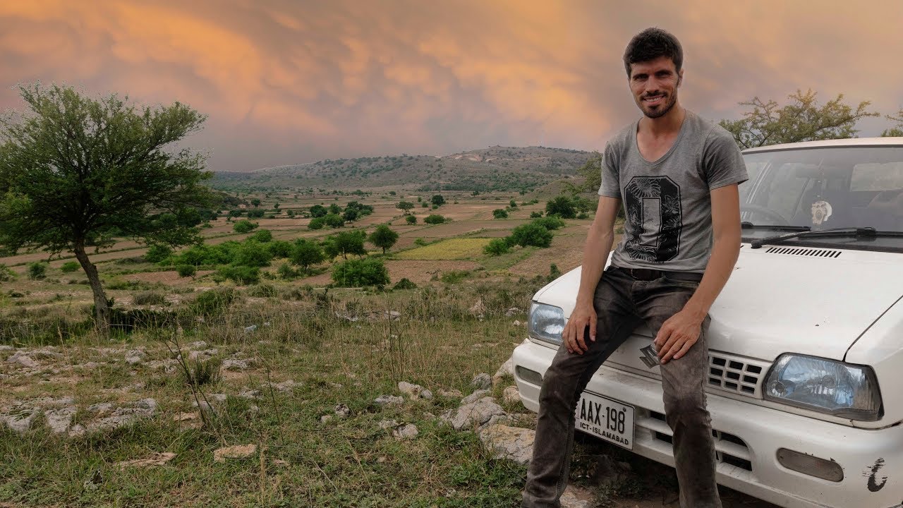 Sleeping in a Suzuki Mehran - Road Trip Pakistan