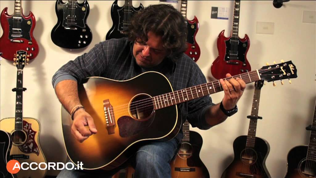 Gibson J-45 True Vintage di Edoardo Martinez