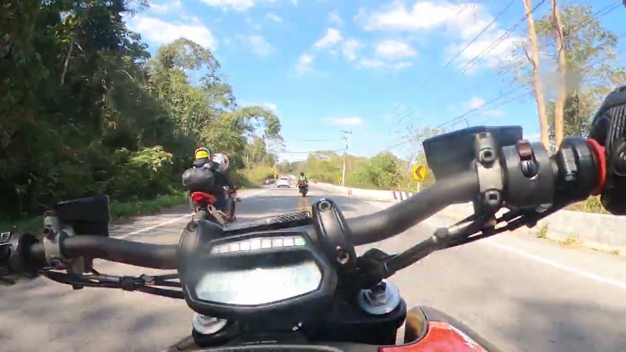 ไปกับDucati Diavel เส้นหน้าอุทยานน้ำหนาว....