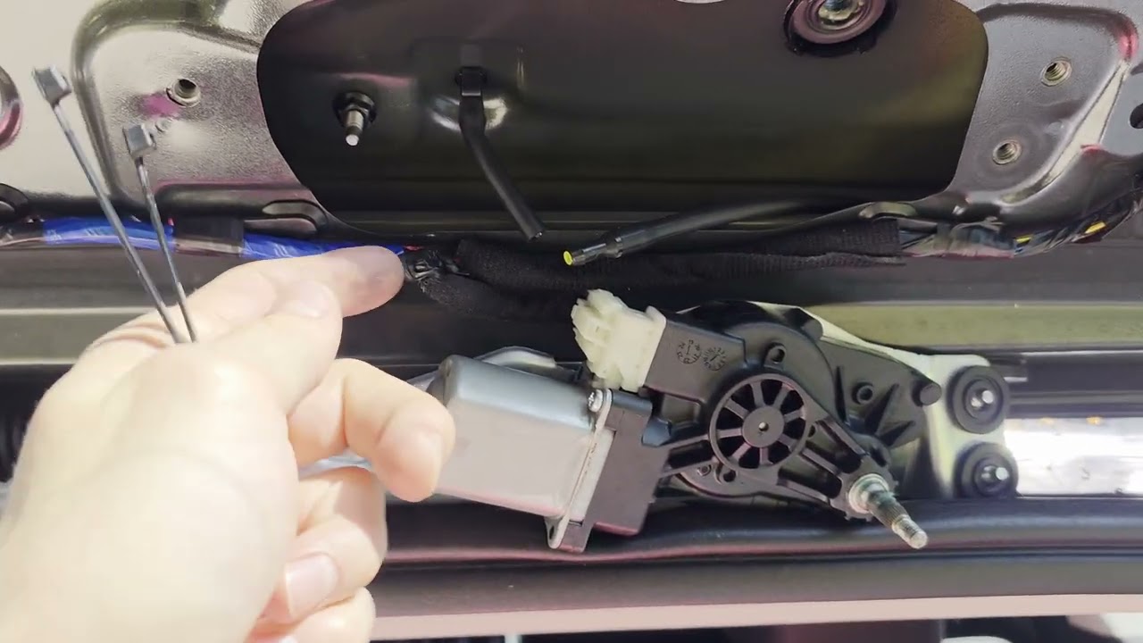 Kia Sorento 2021-2023 rear windshield washer fluid dispenser repair