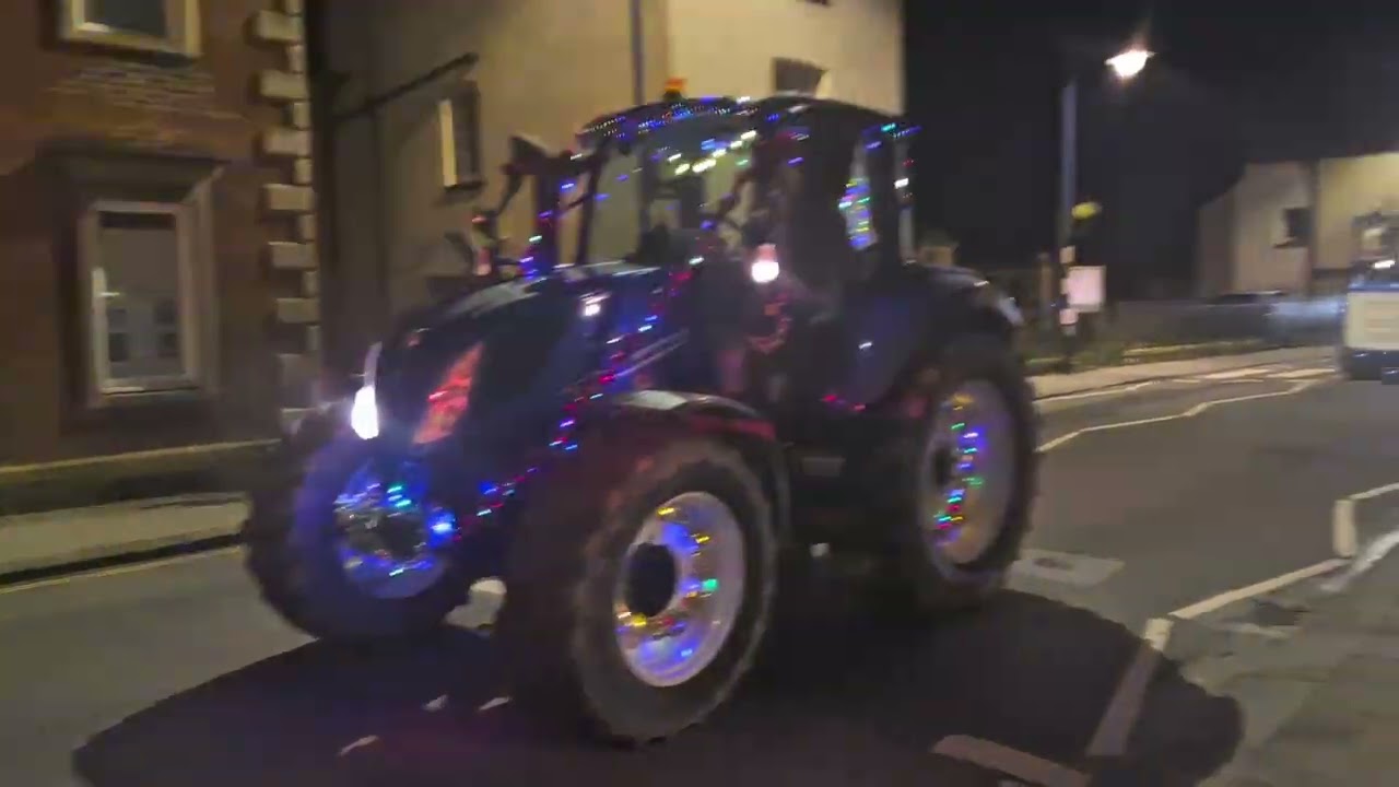 Devizes tractor and tinsel run 2024