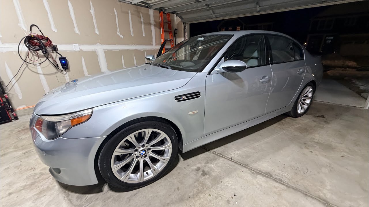 Tour of my 2006 BMW M5 - she’s puuurty!