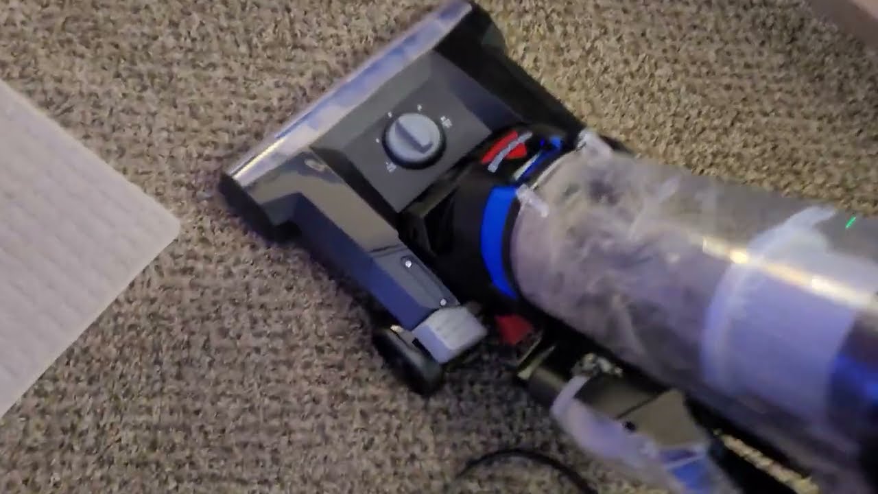 Bissell CleanView ActiveWand Vacuuming Living Room (PowerForce Deluxe)