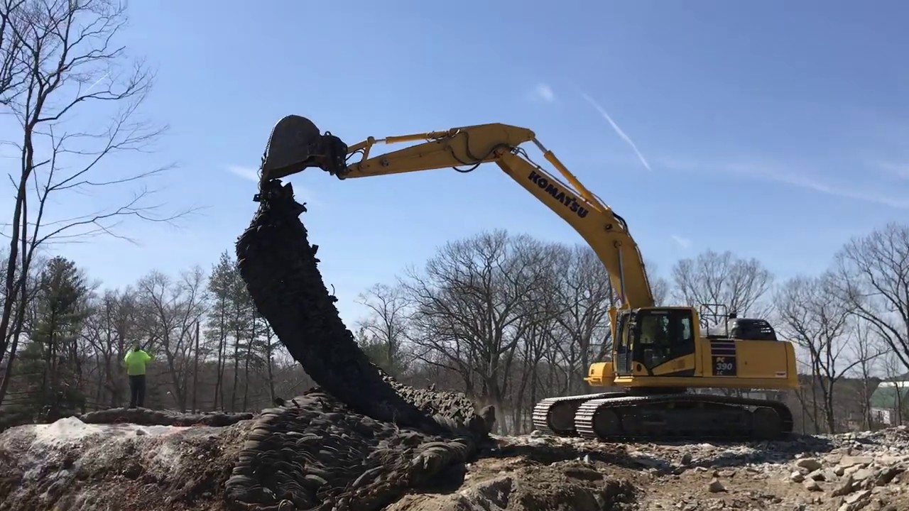 Komatsu PC390 setting blasting mats and blasting rock