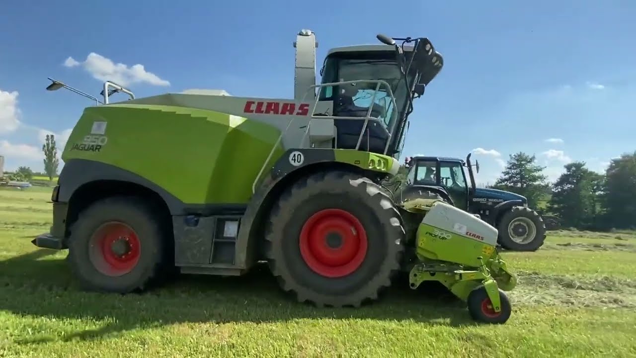 Senáže | Zetor forterra 135  hrabání v  mokrém místě