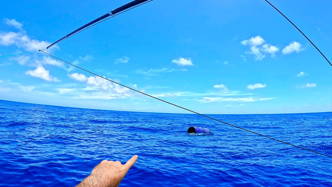 No Fish All Day, UNTIL we found this FLOATING DRUM 65kms offshore! (Instant triple hookup)