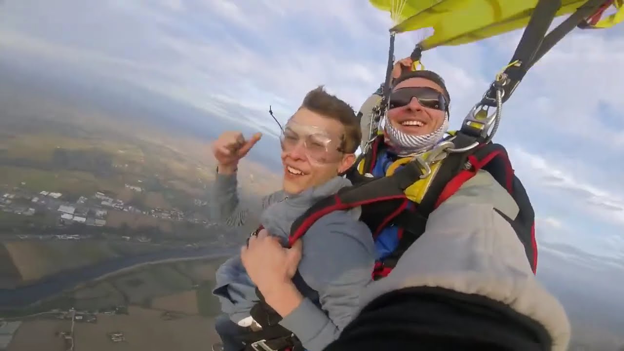 Nostalgique, saut en parachute (4000m)
