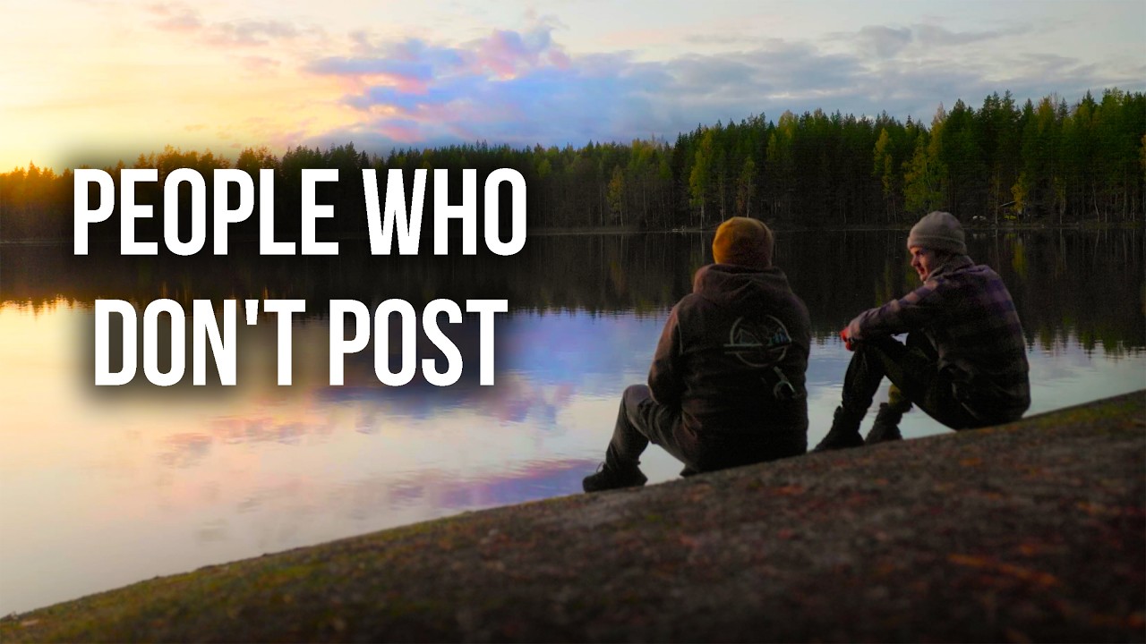 The Psychology of People Who Don't Post Their Photos on Social Media
