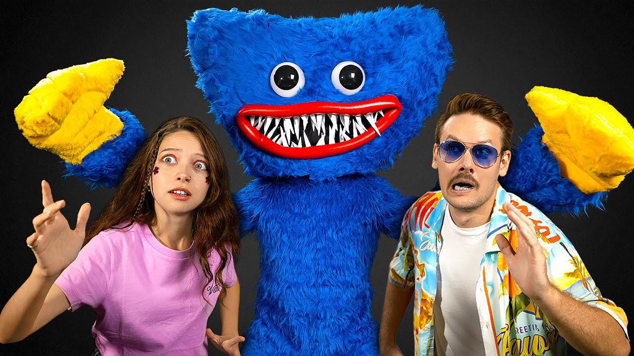 Realistic Huggy Wuggy Costume To Surprise Everyone!