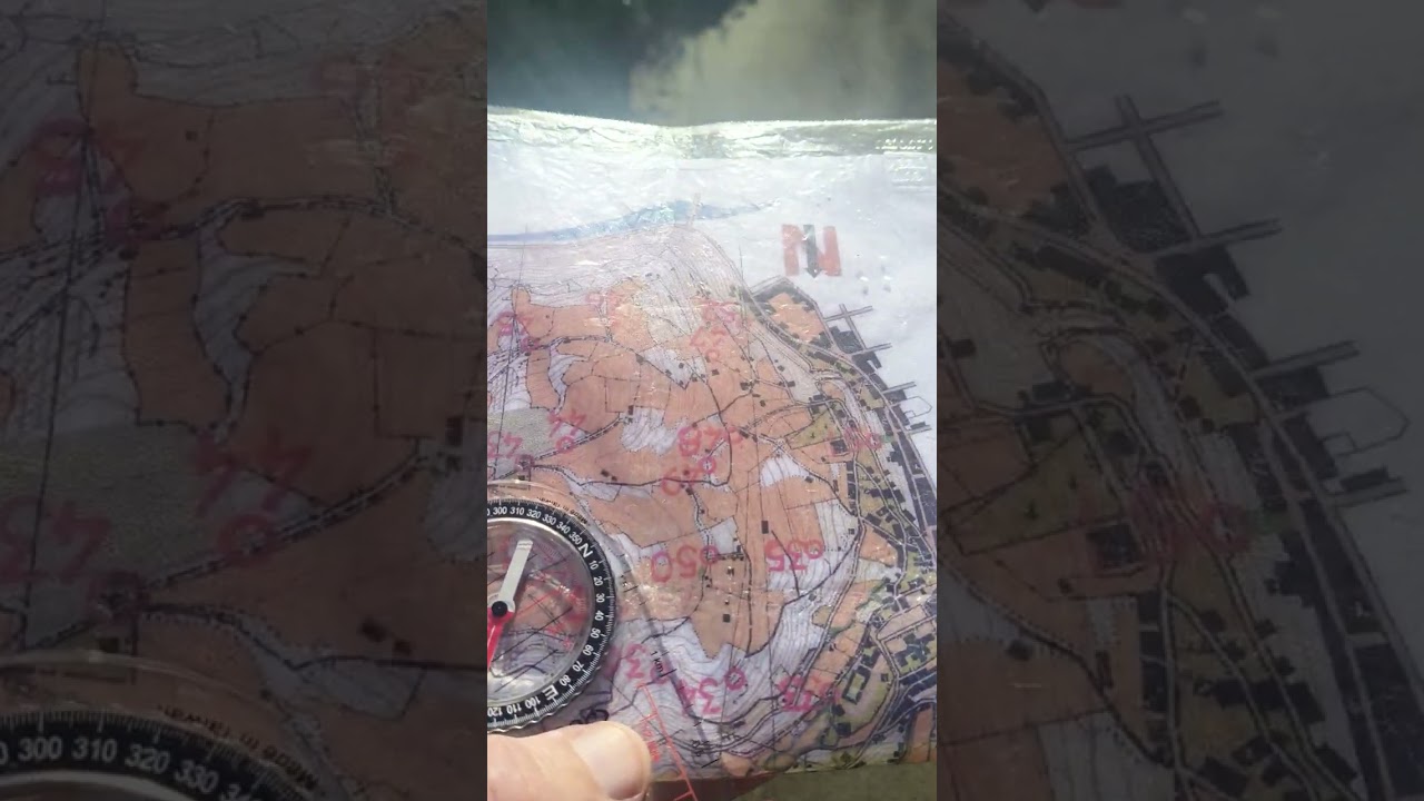 S&iacute;mbolos del mapa de orientaci&oacute;n. Edificios en color negro con la forma que tiene su planta.