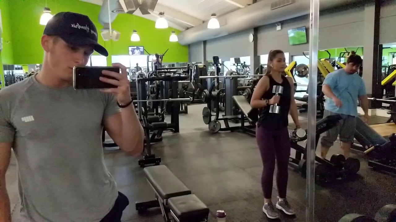 Bannatyne Health Club - Day in Life - LEGS / BICEPS & TRICEPS