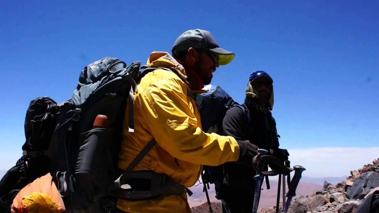 Volcán Llullaillacu 6.750 m. en la cumbre