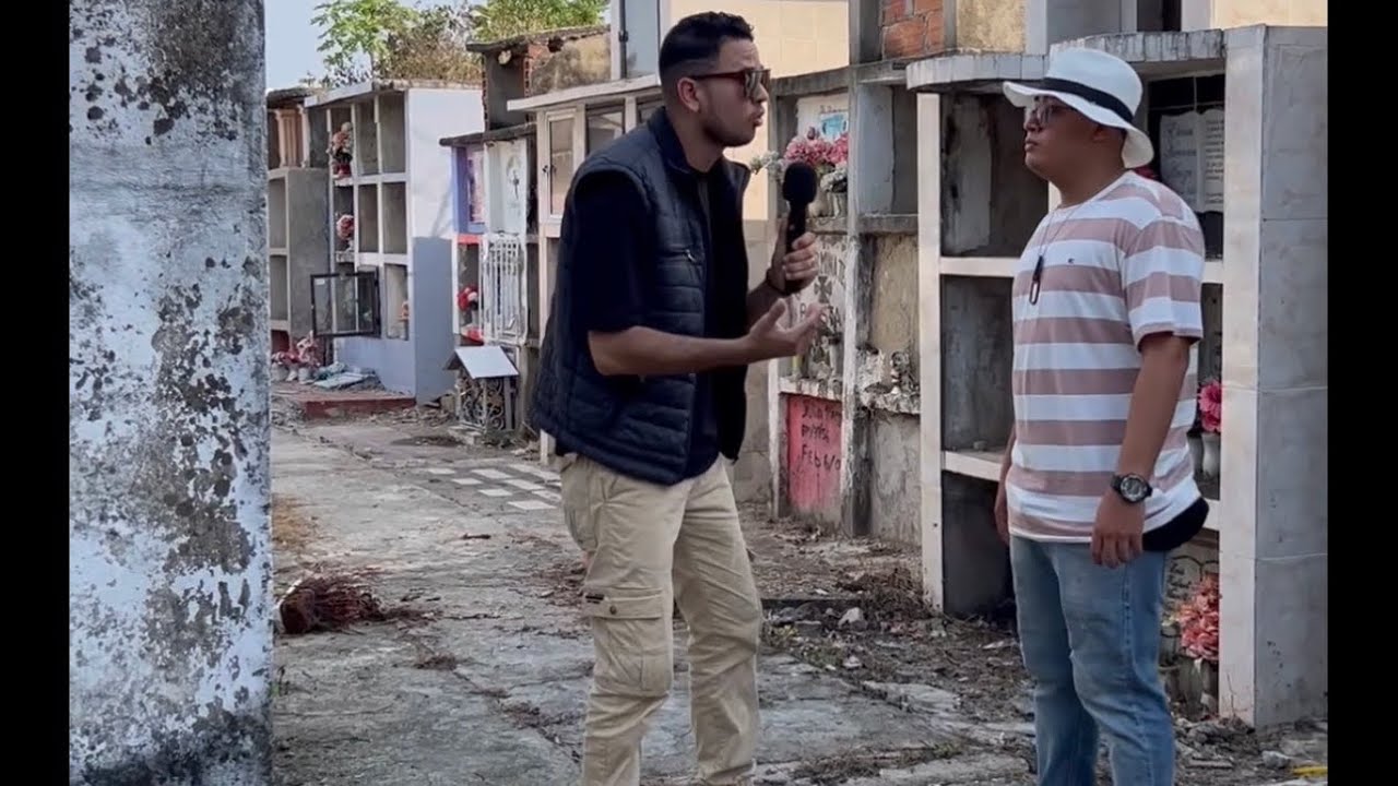 Papá juega con su hijo en cementerio 😨el reportero silva no aguanto y huye