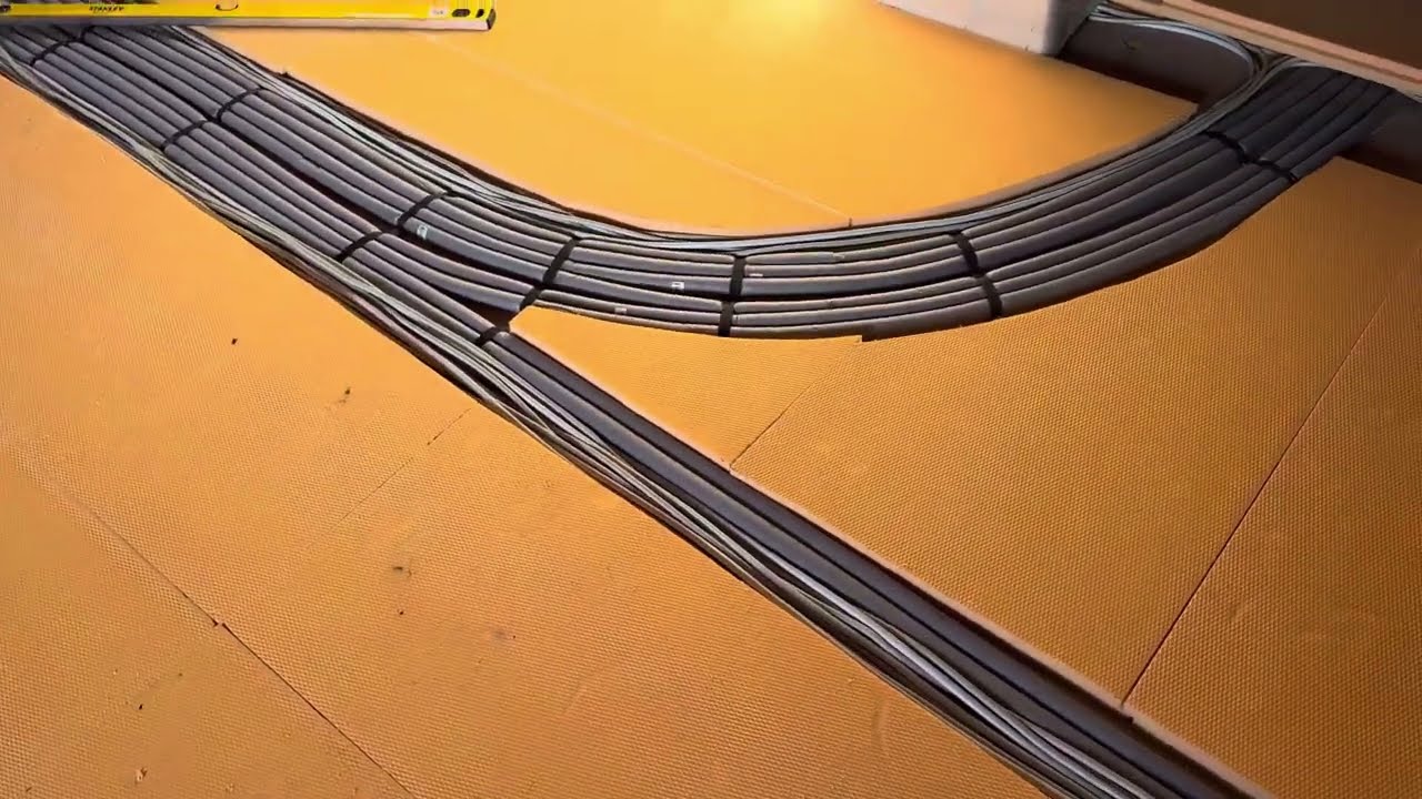 Daca avem instalatia electrica pe podea, se mai poate pune incalzirea in pardoseala?